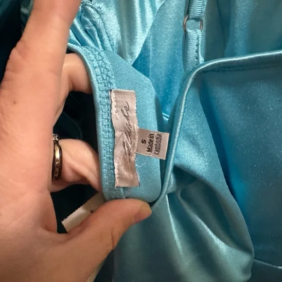 Elegant Teal Maxi Dress - Picture 6 of 6